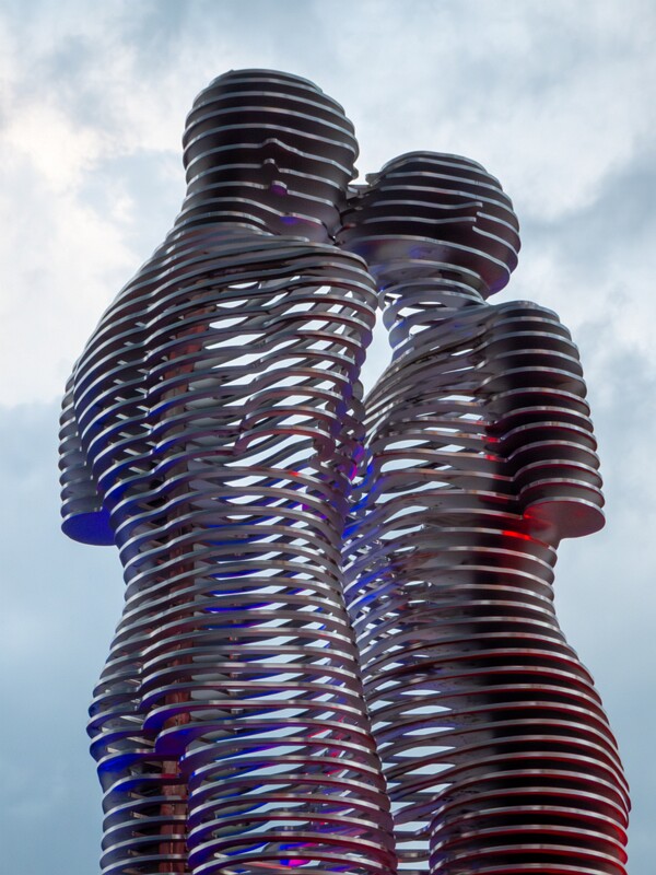 Ali and Nino Statue  2025-08-20 2-11