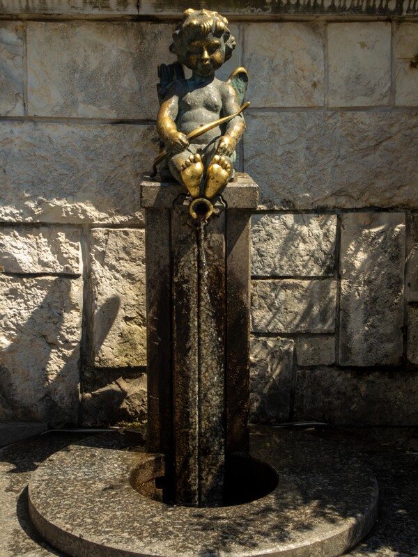 Angel of love- statue and fountain  2025-08-22 1-2