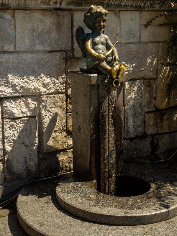 Angel of love- statue and fountain  2025-08-22 2-3