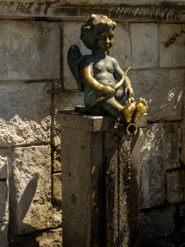 Angel of love- statue and fountain  2025-08-22 2