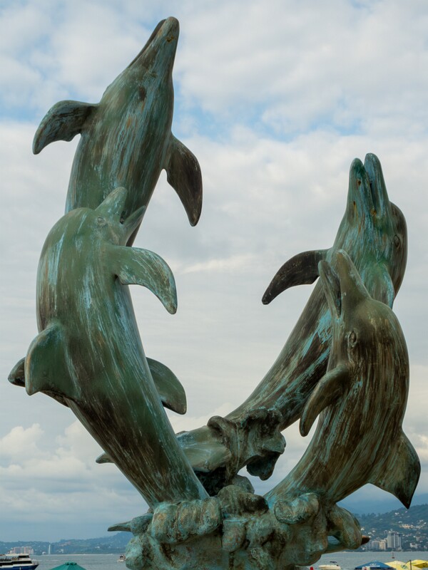 Monument of dolphins  2025-08-20 1-2